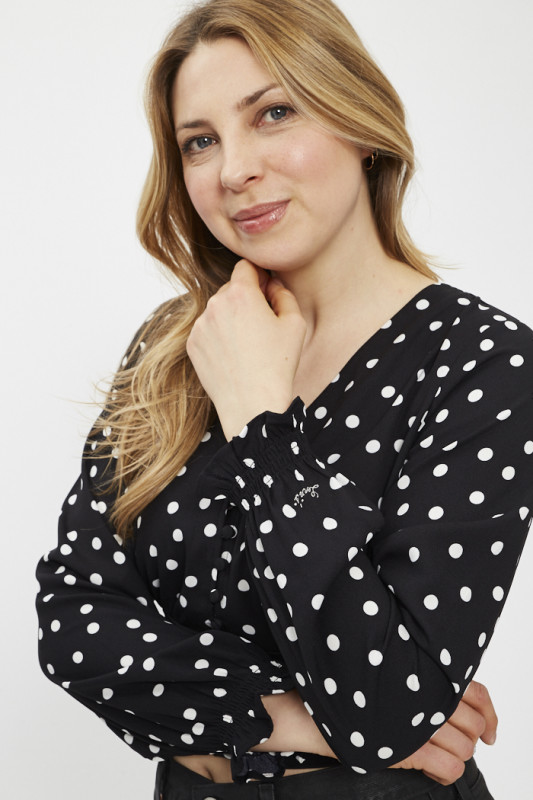 Chemise noire à pois blancs pour femme