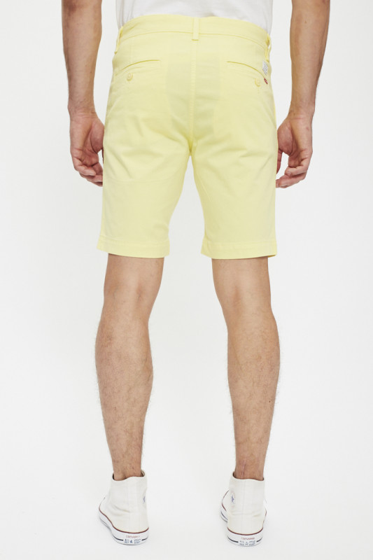 Short chino jaune poudré homme