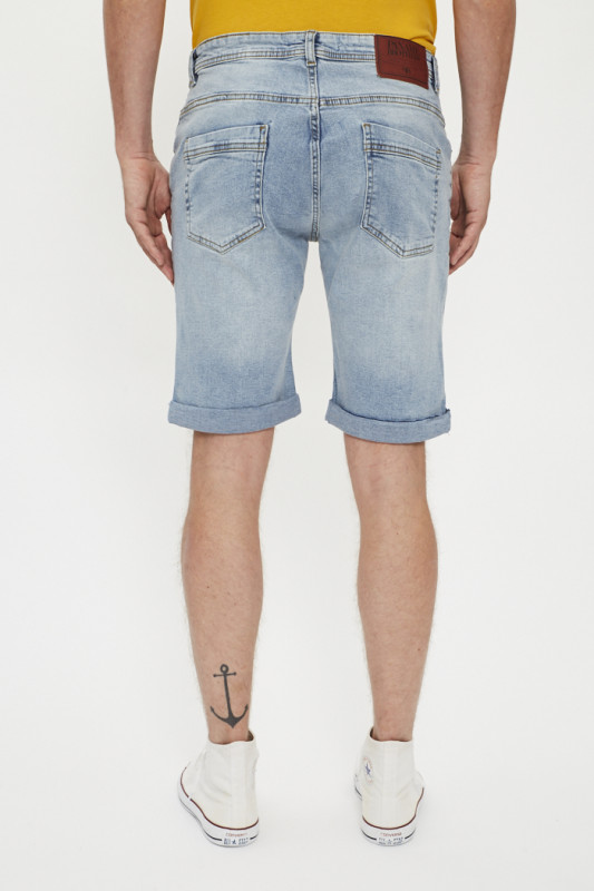 Short en jean pour homme
