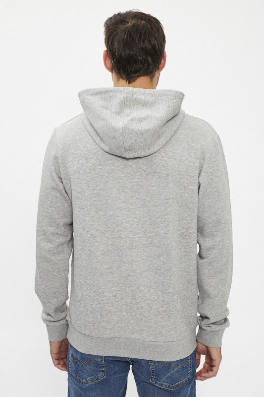 Sweat gris à capuche avec cordon