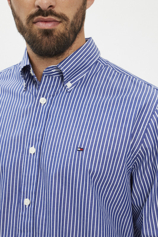 Chemise en popeline de coton à rayures bleues verticales