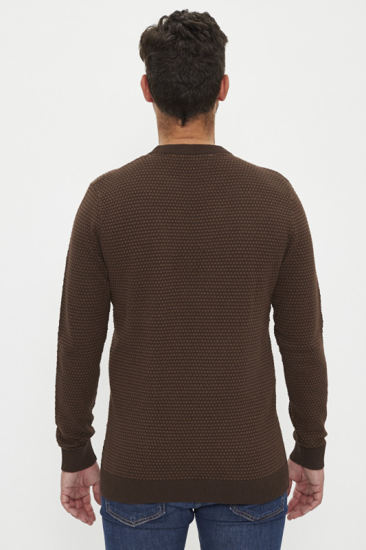 Pull ras du cou marron homme