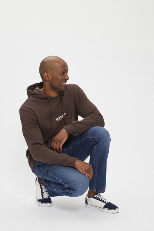 Sweat à capuche chocolat coton mélangé jack & jones coupe relaxed