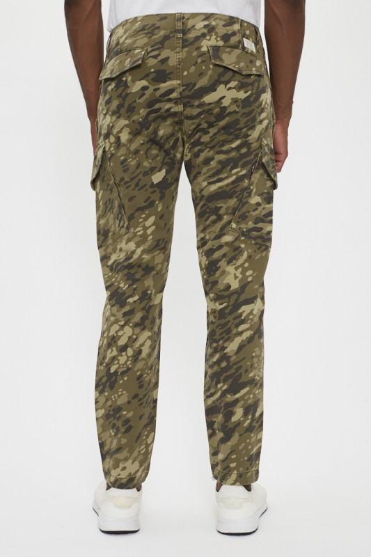 pantalon slim cargo fuselé camo