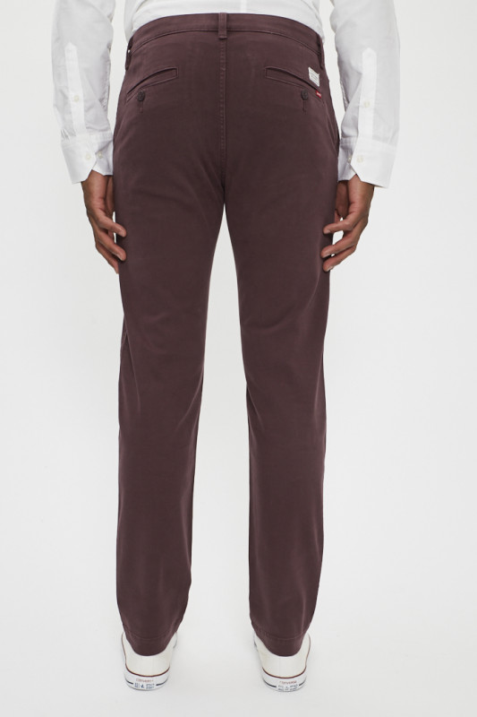 Pantalon chino bordeaux coupe fuselée
