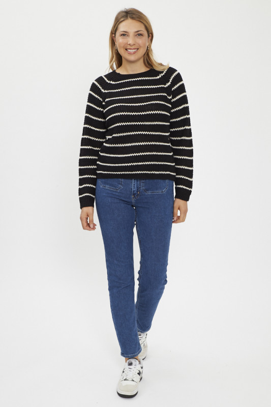 Pull noir à rayures blanches JDY