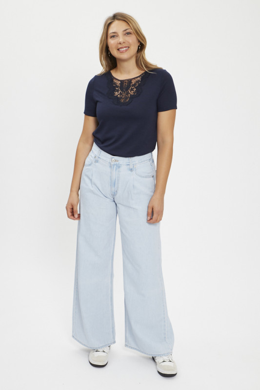 T-shirt bleu marine col dentelle femme
