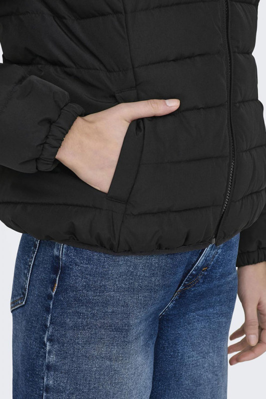 Doudoune noire légère matelassée femme Only coupe droite