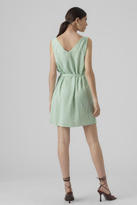 Robe à rayures vertes et blanches