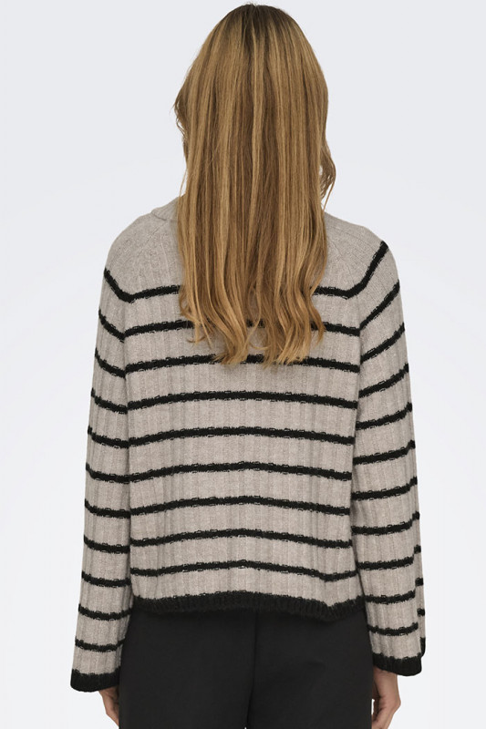 Pull beige à rayures noires