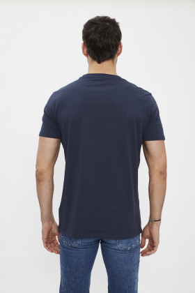 T-shirt bleu marine avec lettrage sur la poitrine