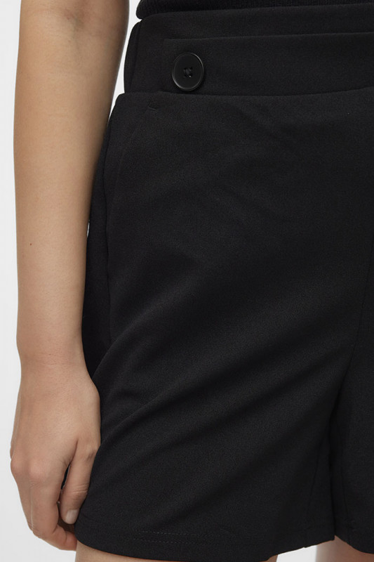 Short court Liva noir vero moda coupe ample