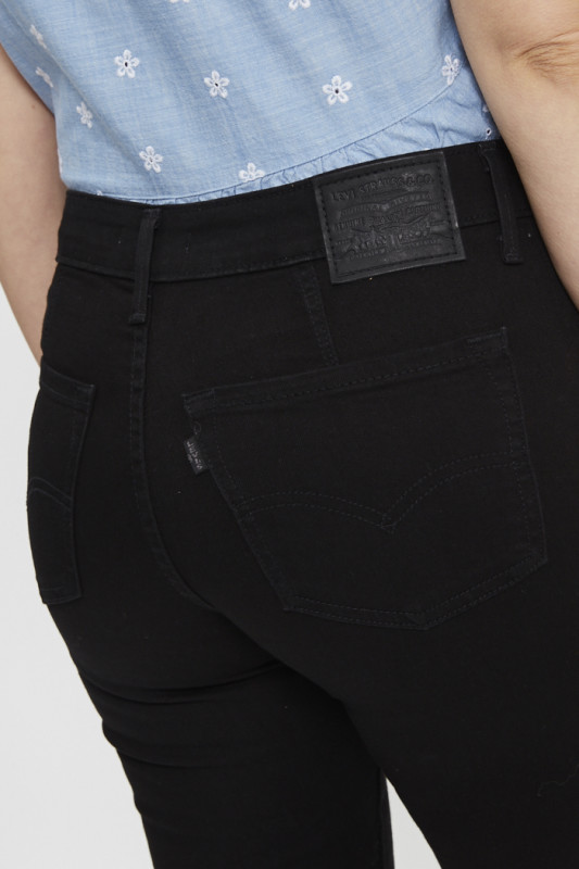 Jeans 712 slim poches passepoilées noir femme levi's