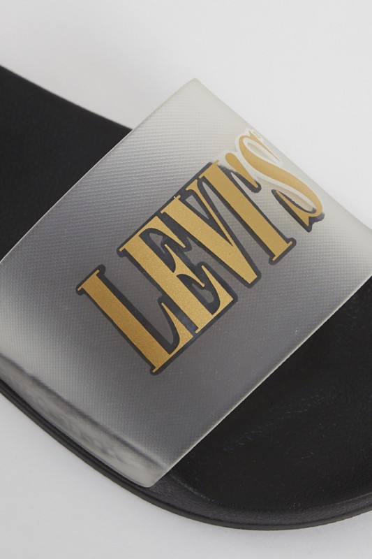 Claquettes transparentes 