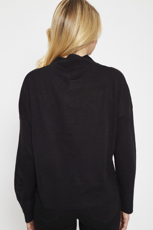 Pull noir