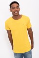 t-shirt jaune