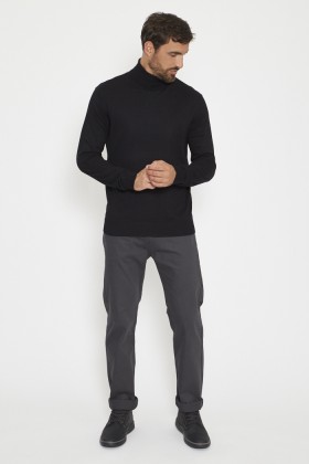 Pull col roulé noir