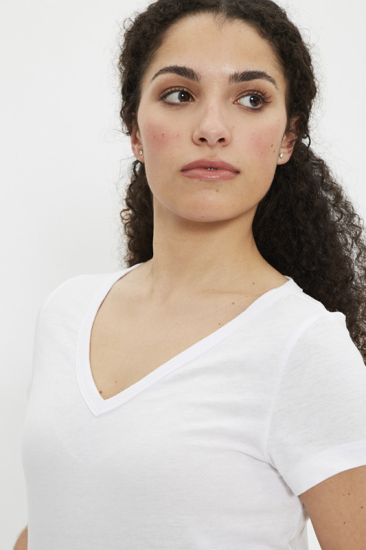 T-shirt blanc col V