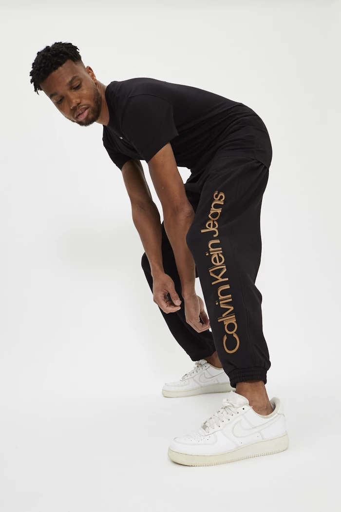 Pantalon jogging poche plaquées noir Homme CALVIN KLEIN à prix -  Degriffstock