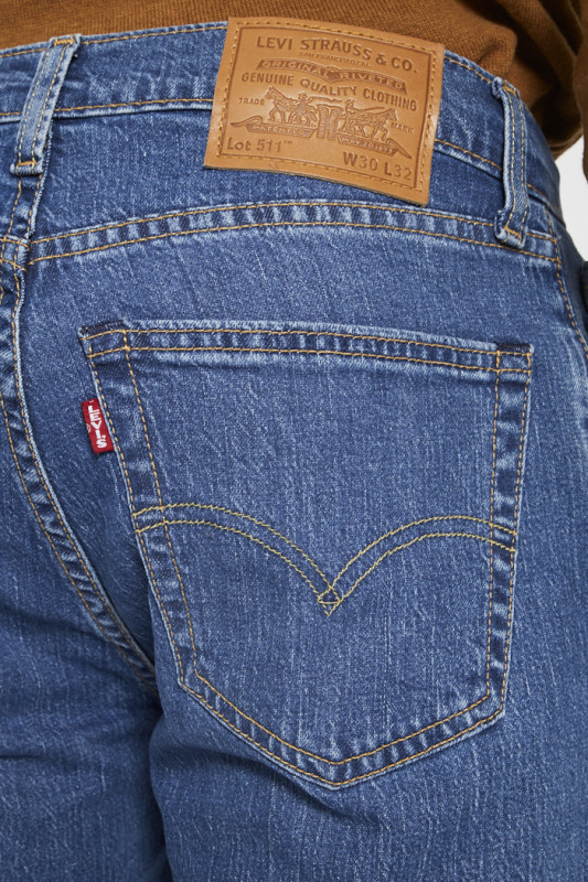 jeans slim couleur indigo pour homme marque levi's