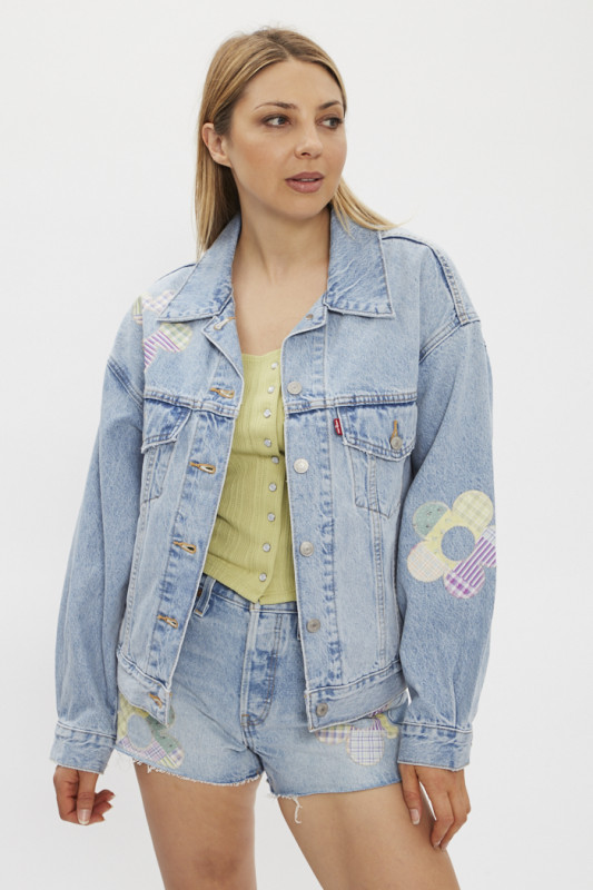 Veste en jean à motif fleuri