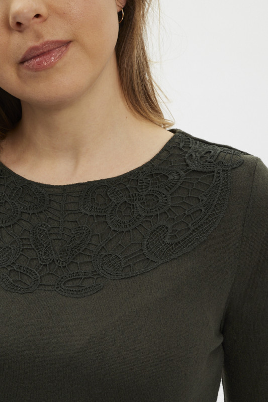 pull kaki JDY avec col dentelle