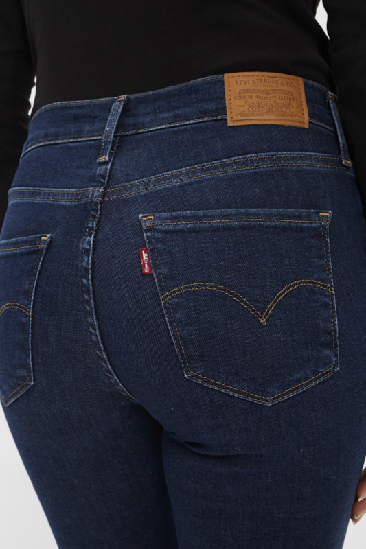 jeans super skinny dark indigo pour femme marque levi's
