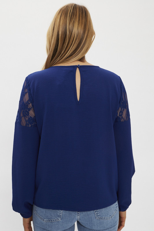 Chemisier bleu à dentelle