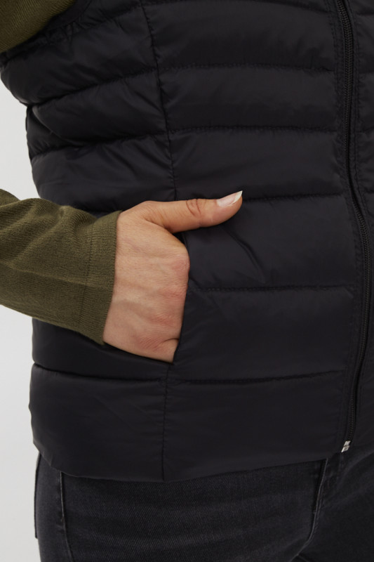 Doudoune sans manches noire femme marque only coupe semi-ajsutée