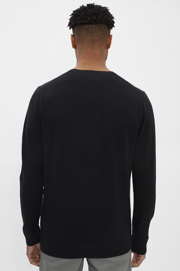 Pull homme noir col V slim