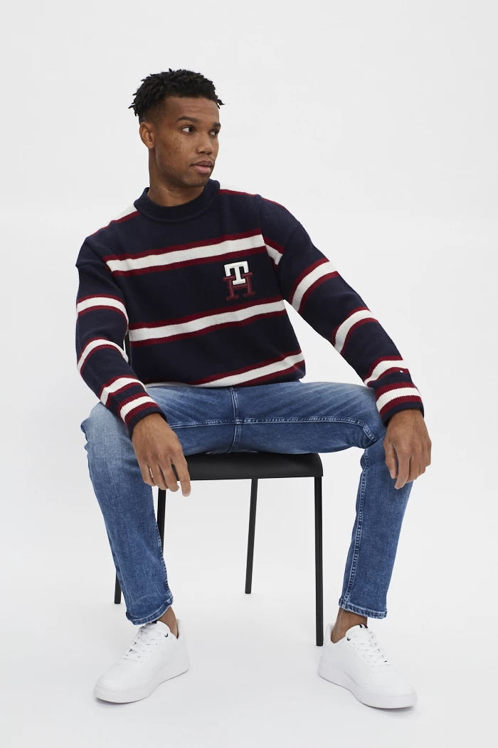 Pull col rond Tommy Hilfiger rayé bleu marine et gris pour homme 