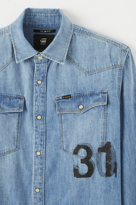 Chemise en jean bleu délavé coupe slim manches longues