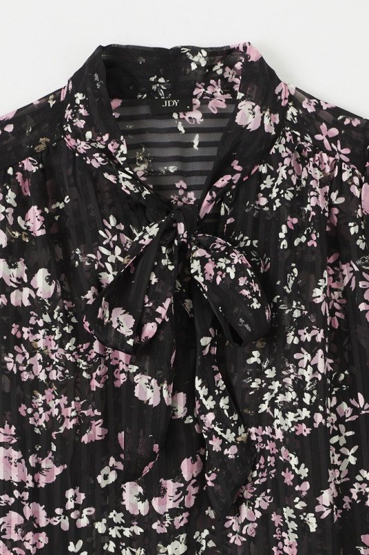 Chemisier noir à fleurs roses et blanches JDY femme col fermé avec un noeud