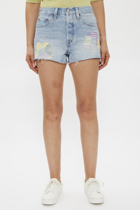Un short fantaisie aux motifs fleuris