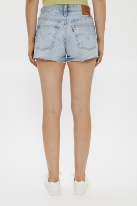 Un short fantaisie aux motifs fleuris en coton