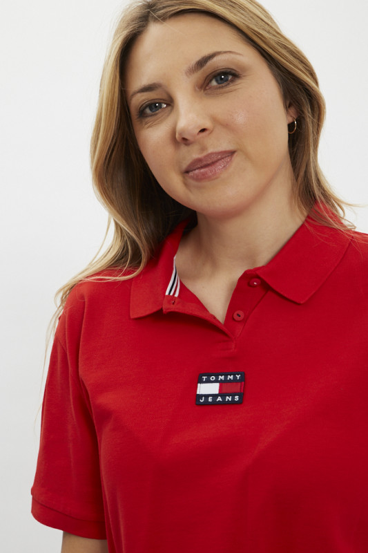 Polo rouge manches courtes à écusson femme