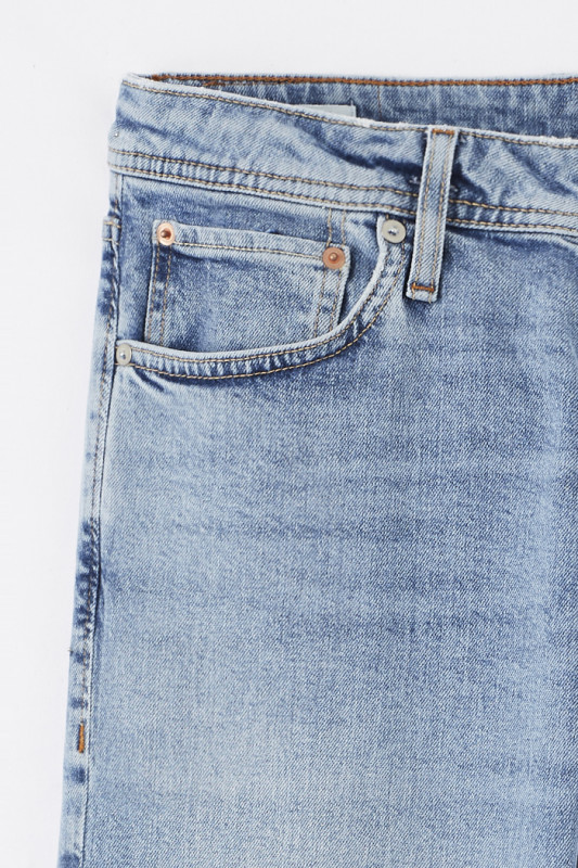 Jeans bleu denim coupe tapered homme