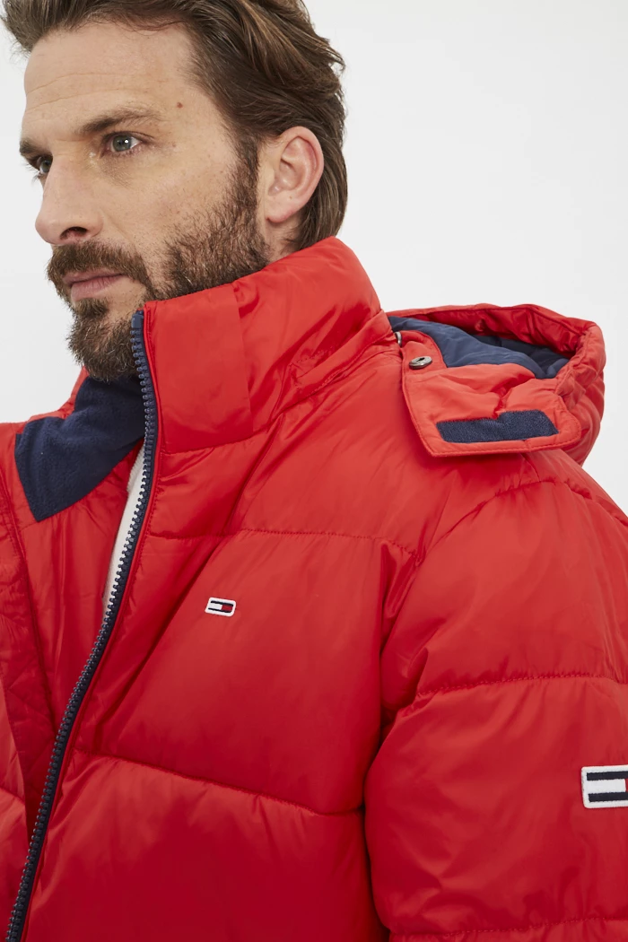 Doudoune rouge a capuche amovible Tommy Hilfiger pour homme Destock jeans