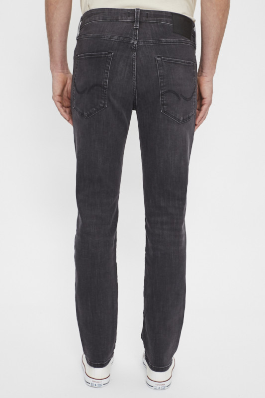 Jeans black denim coupe ajustée