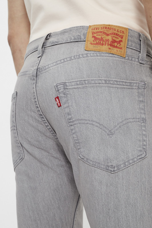 Jeans 502 taper levi's coupe fuselée gris
